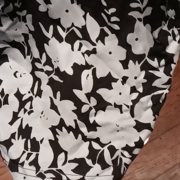 Dress - Picture 3 of 6